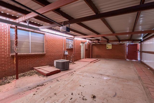 709 80th Street, Lubbock, TX 79404