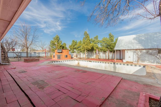 709 80th Street, Lubbock, TX 79404