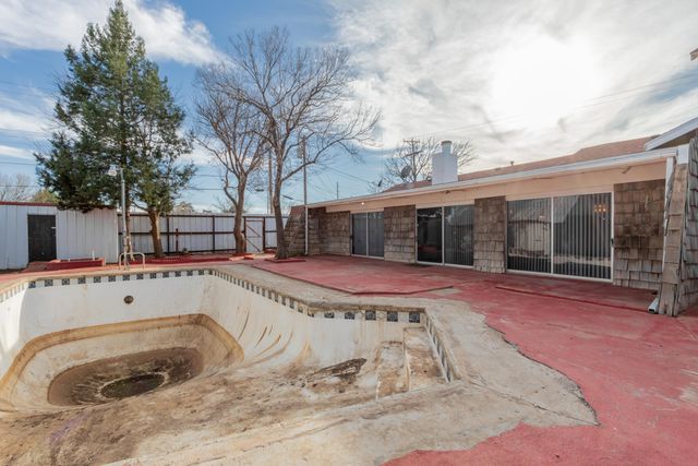 709 80th Street, Lubbock, TX 79404