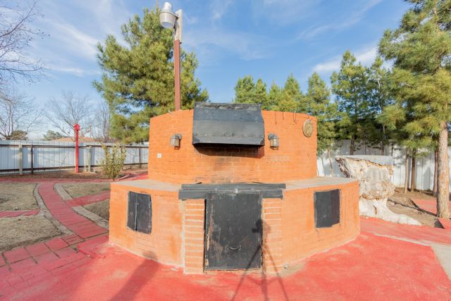 709 80th Street, Lubbock, TX 79404