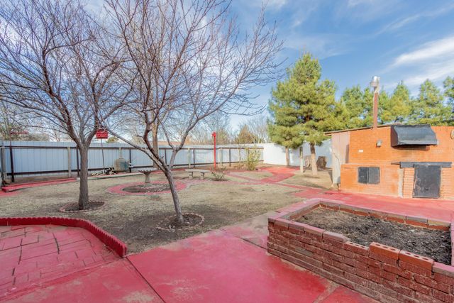 709 80th Street, Lubbock, TX 79404