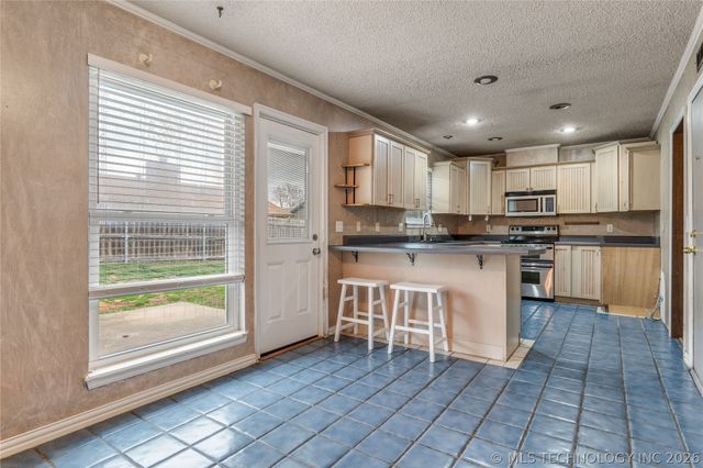 4208 W Vandalia Street, Broken Arrow, OK 74012