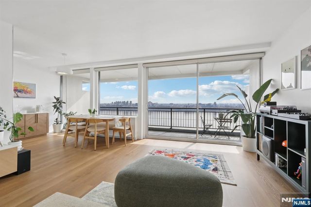 2 Horizon Road 1428, Fort Lee, NJ 07024