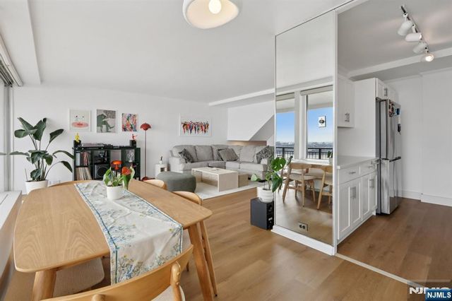 2 Horizon Road 1428, Fort Lee, NJ 07024