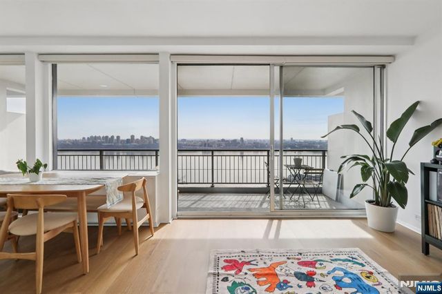 2 Horizon Road 1428, Fort Lee, NJ 07024