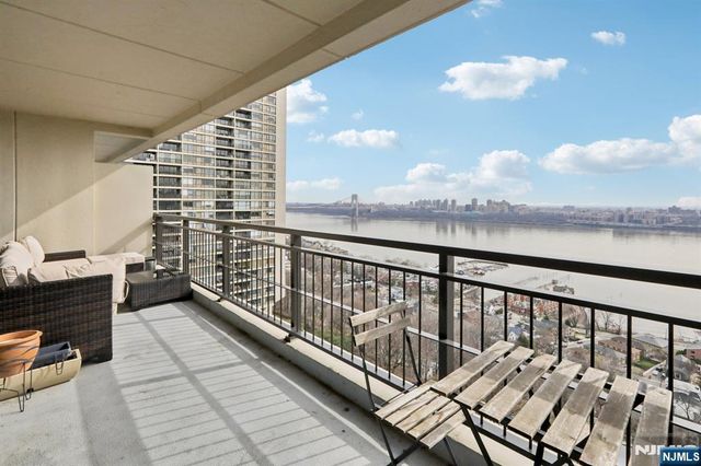 2 Horizon Road 1428, Fort Lee, NJ 07024