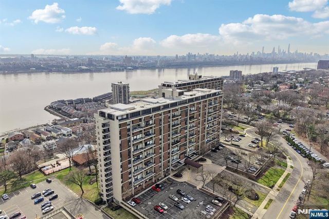 2 Horizon Road 1428, Fort Lee, NJ 07024