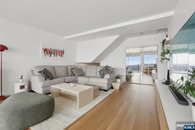 2 Horizon Road 1428, Fort Lee, NJ 07024