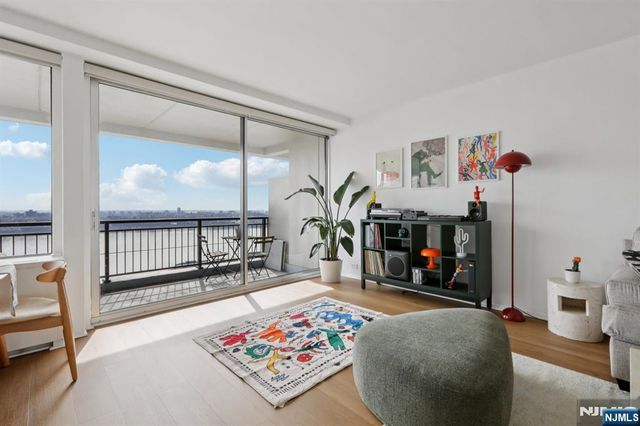 2 Horizon Road 1428, Fort Lee, NJ 07024