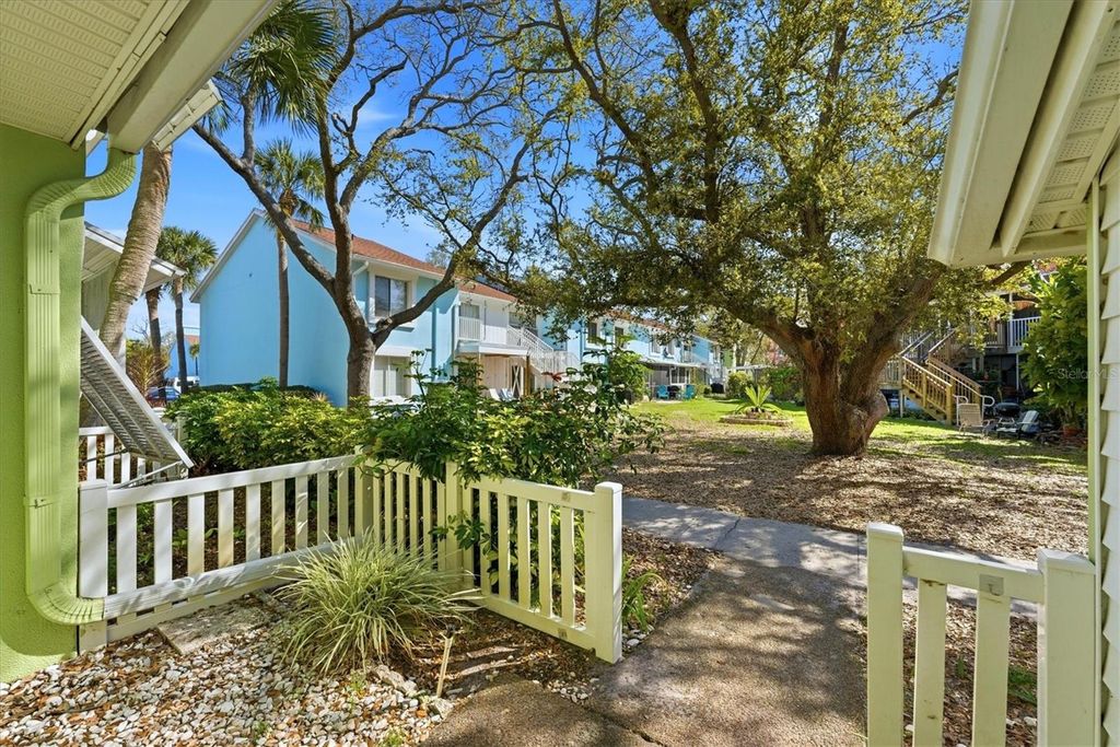 Image 8 of property listing at 4230 36TH AVENUE S A, St Petersburg, FL 33701