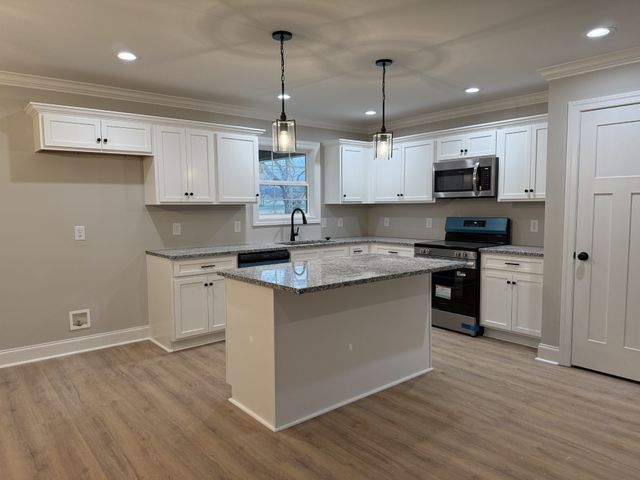 803 Manor Dr, Fayetteville, TN 37334