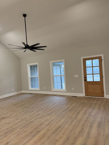 803 Manor Dr, Fayetteville, TN 37334