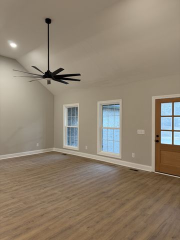 803 Manor Dr, Fayetteville, TN 37334