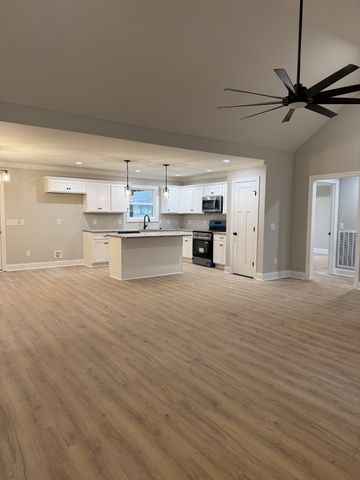 803 Manor Dr, Fayetteville, TN 37334
