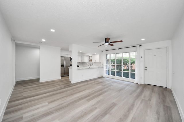 5542 Holly Street 205, Houston, TX 77081