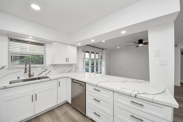 5542 Holly Street 205, Houston, TX 77081