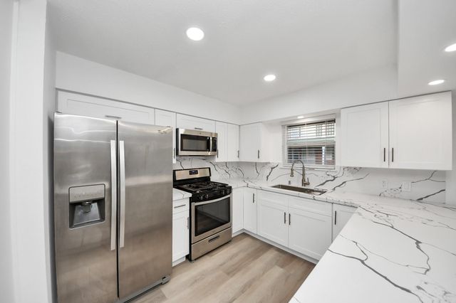 5542 Holly Street 205, Houston, TX 77081