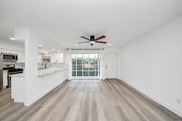 5542 Holly Street 205, Houston, TX 77081