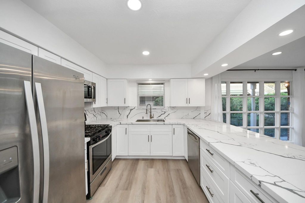 5542 Holly Street 205, Houston, TX 77081