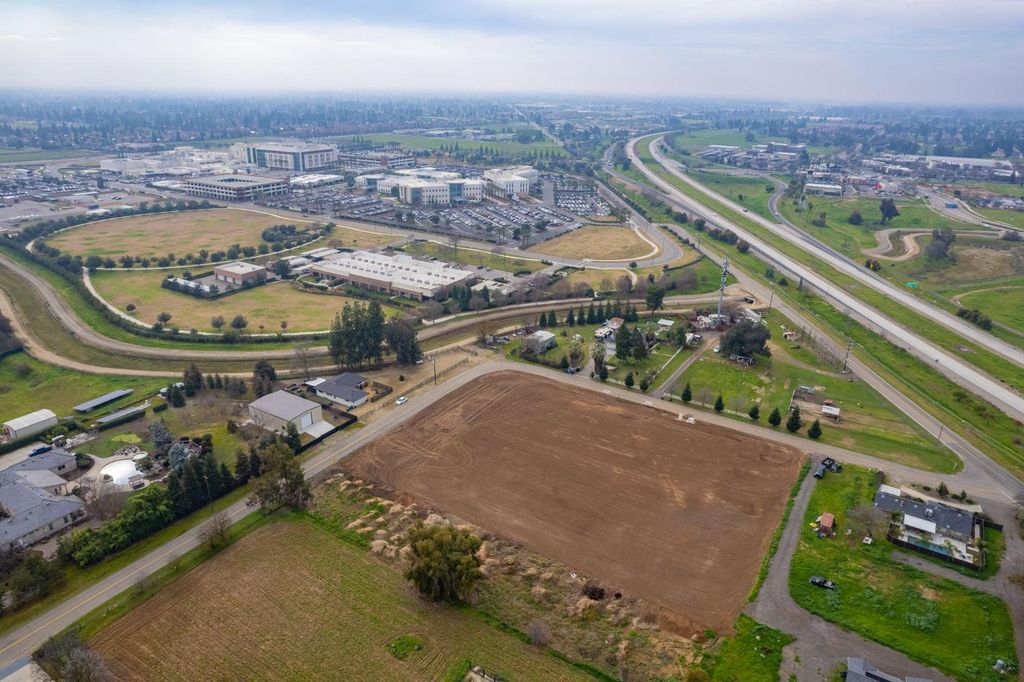 Image 1 of property listing at 1 Locan Ave And Alluvial Ave, Clovis, CA 93619