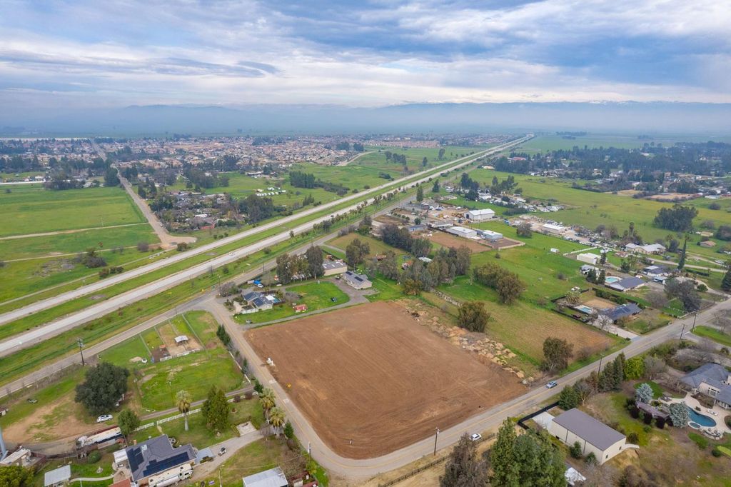 Image 2 of property listing at 1 Locan Ave And Alluvial Ave, Clovis, CA 93619