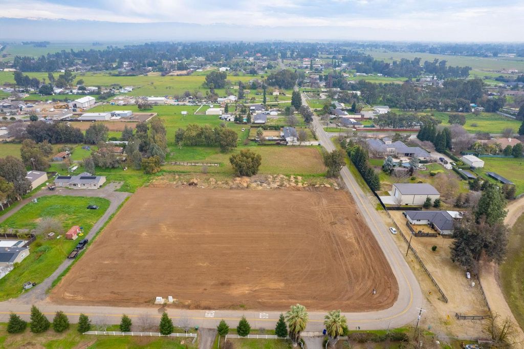 Image 3 of property listing at 1 Locan Ave And Alluvial Ave, Clovis, CA 93619