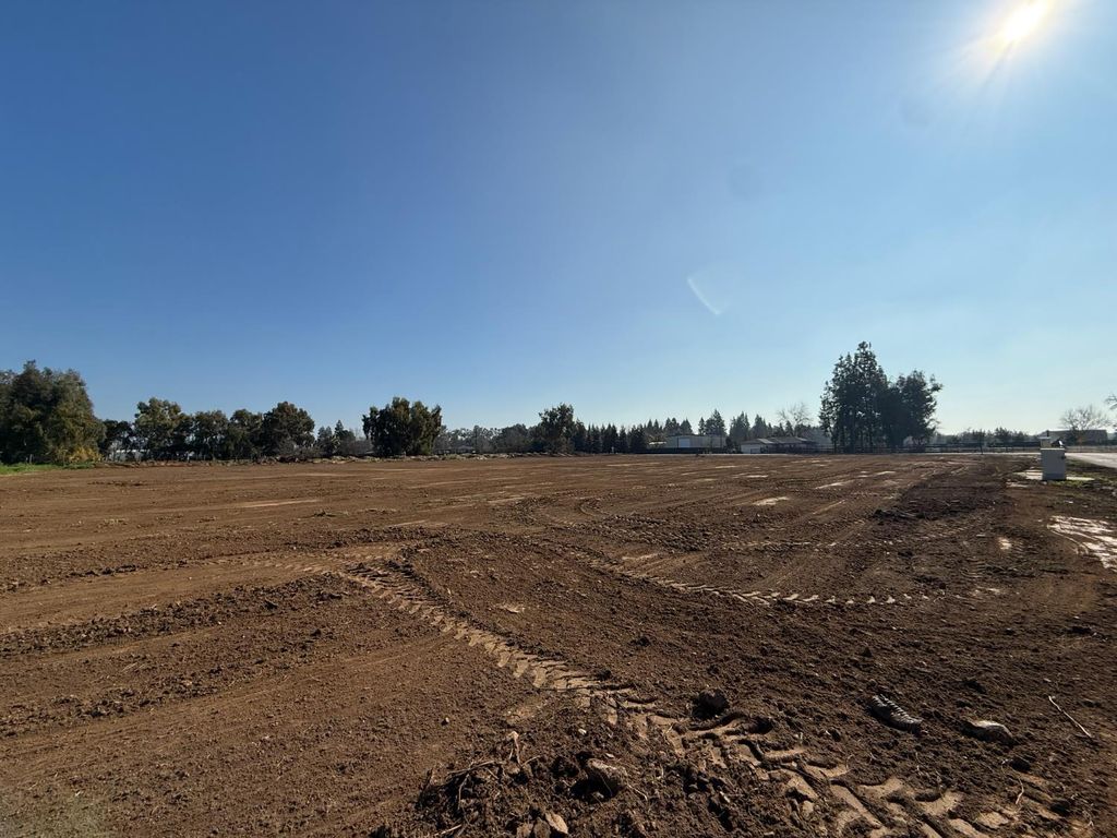 Image 4 of property listing at 1 Locan Ave And Alluvial Ave, Clovis, CA 93619