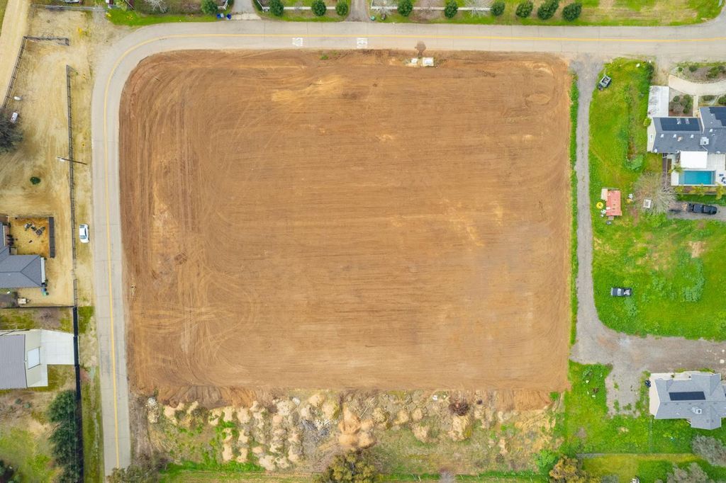 Image 7 of property listing at 1 Locan Ave And Alluvial Ave, Clovis, CA 93619