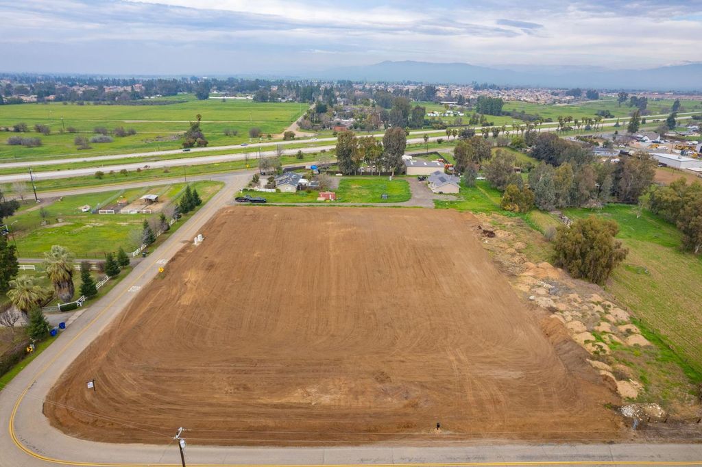 Image 8 of property listing at 1 Locan Ave And Alluvial Ave, Clovis, CA 93619