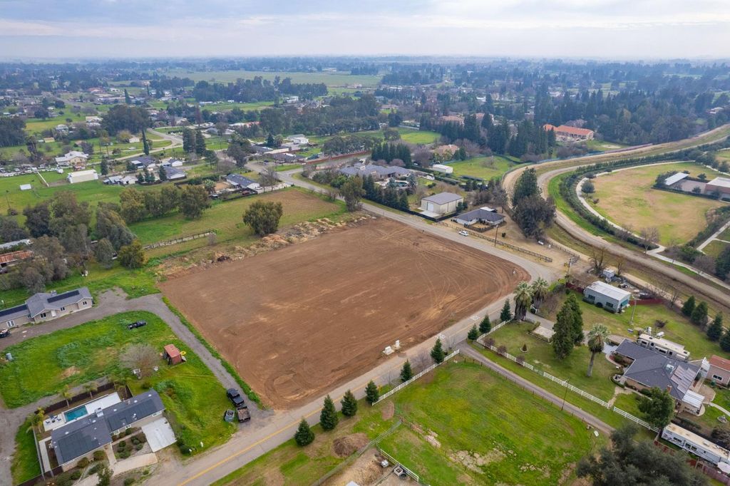 Image 9 of property listing at 1 Locan Ave And Alluvial Ave, Clovis, CA 93619