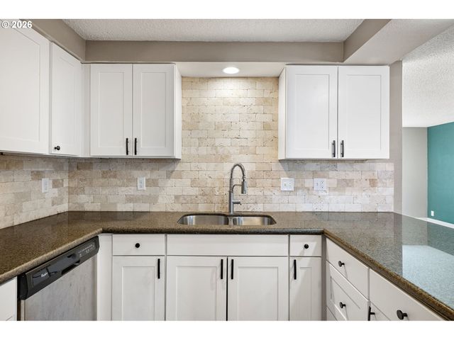 2577 ELYSIUM Ave, Eugene, OR 97401