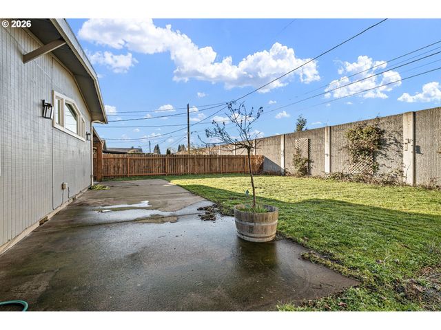 2577 ELYSIUM Ave, Eugene, OR 97401