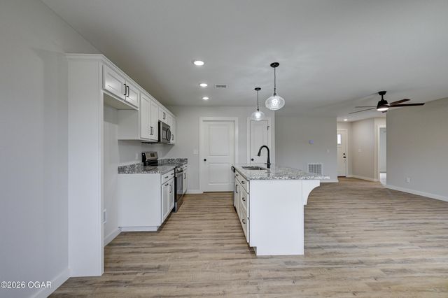 1736 Robertson Avenue, Carthage, MO 64836