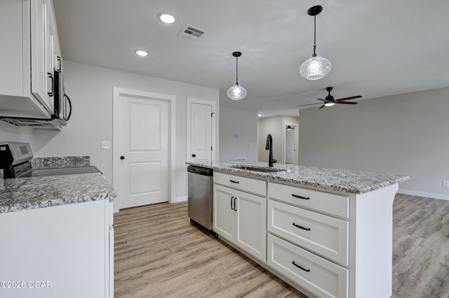 1736 Robertson Avenue, Carthage, MO 64836