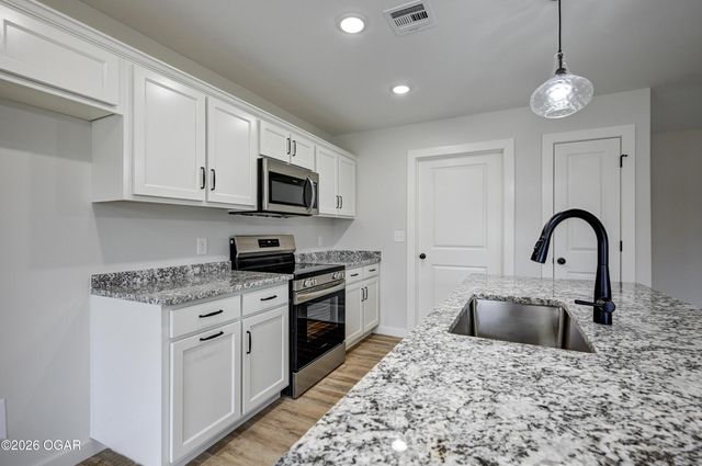 1736 Robertson Avenue, Carthage, MO 64836