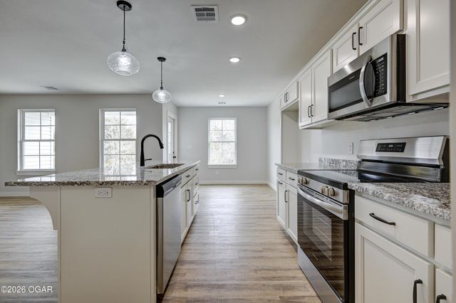 1736 Robertson Avenue, Carthage, MO 64836