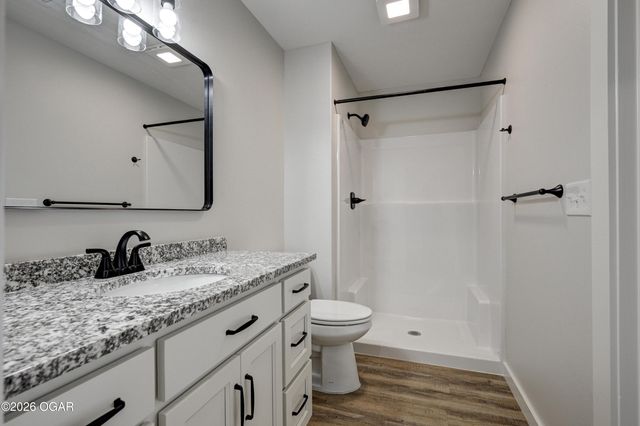 1736 Robertson Avenue, Carthage, MO 64836