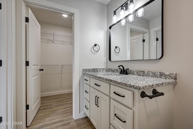 1736 Robertson Avenue, Carthage, MO 64836