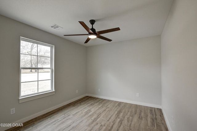 1736 Robertson Avenue, Carthage, MO 64836