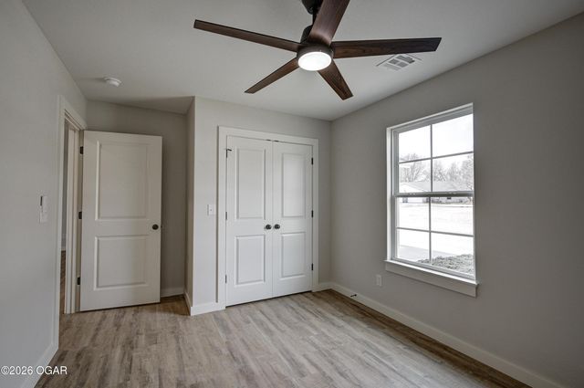 1736 Robertson Avenue, Carthage, MO 64836