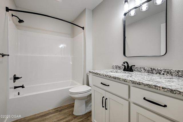 1736 Robertson Avenue, Carthage, MO 64836