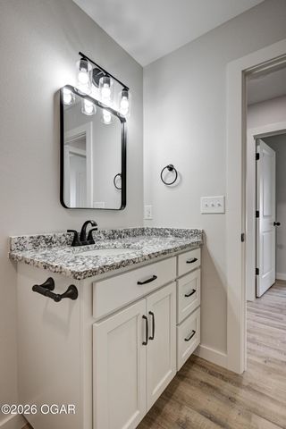 1736 Robertson Avenue, Carthage, MO 64836