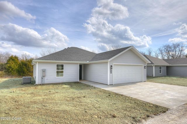 1736 Robertson Avenue, Carthage, MO 64836