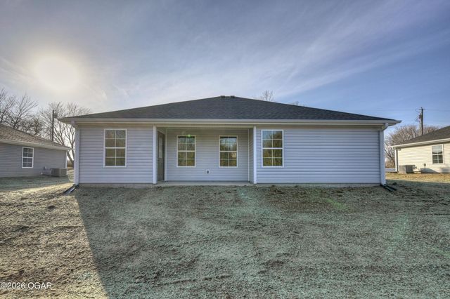 1736 Robertson Avenue, Carthage, MO 64836