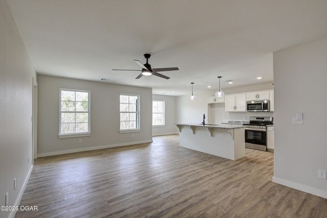 1736 Robertson Avenue, Carthage, MO 64836