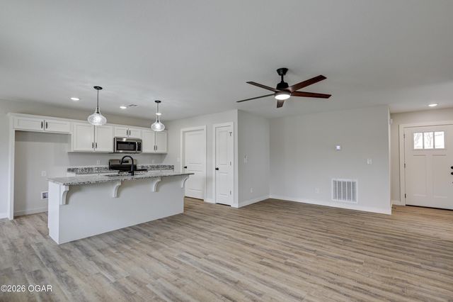 1736 Robertson Avenue, Carthage, MO 64836