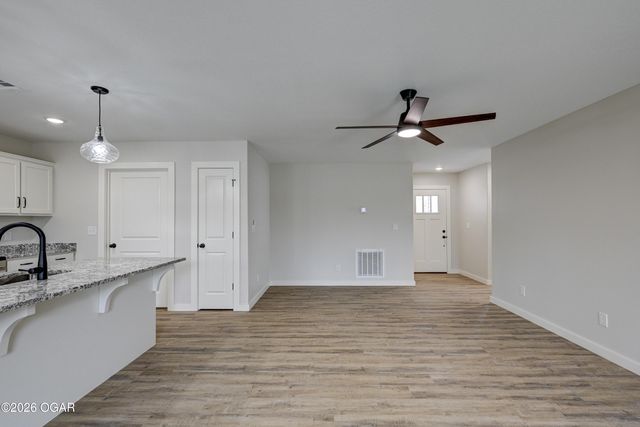 1736 Robertson Avenue, Carthage, MO 64836