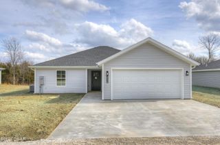 1736 Robertson Avenue, Carthage, MO 64836