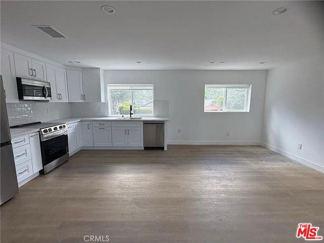 14165 Calvert Street, Los Angeles, CA 91401