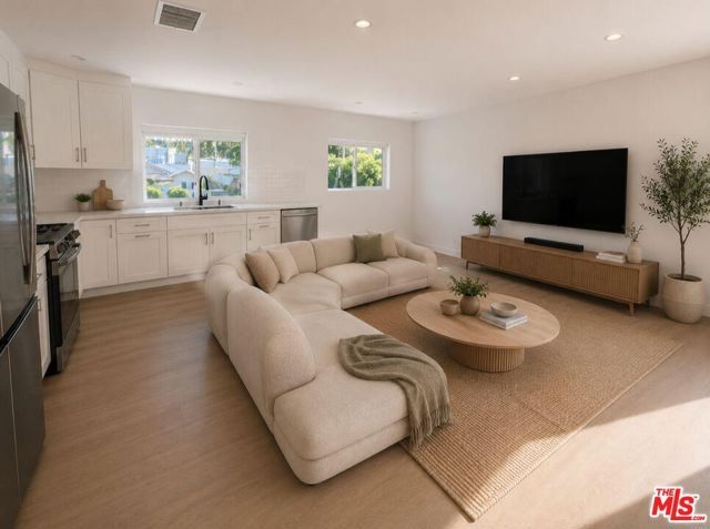 14165 Calvert Street, Los Angeles, CA 91401